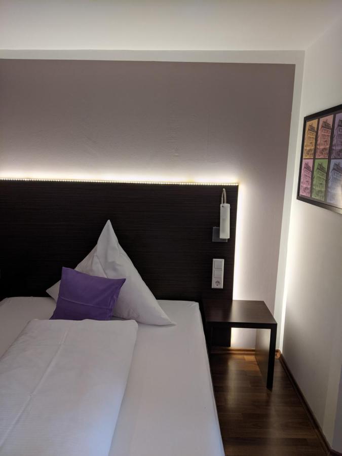 Hotel Baeren มาร์บาค อัม เนคคาร์ ภายนอก รูปภาพ