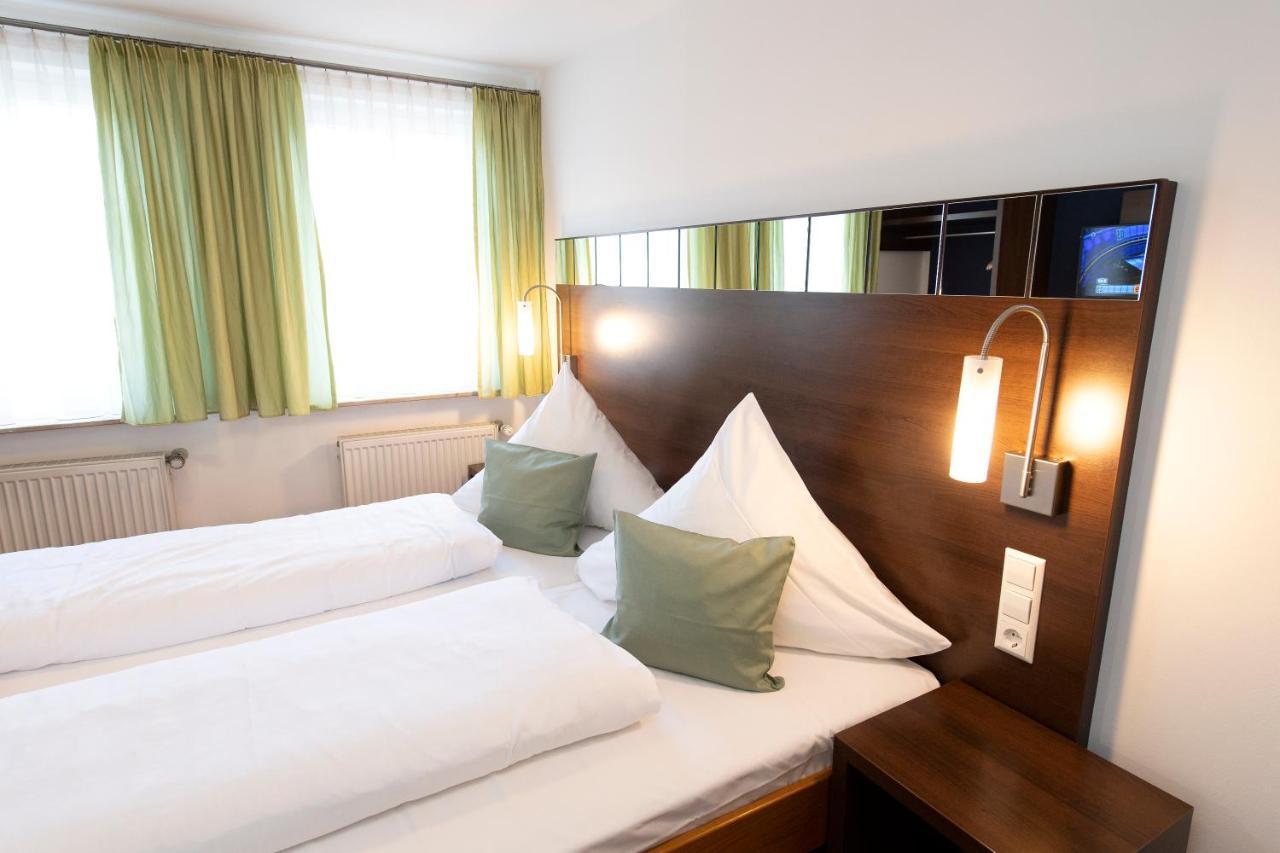 Hotel Baeren มาร์บาค อัม เนคคาร์ ภายนอก รูปภาพ